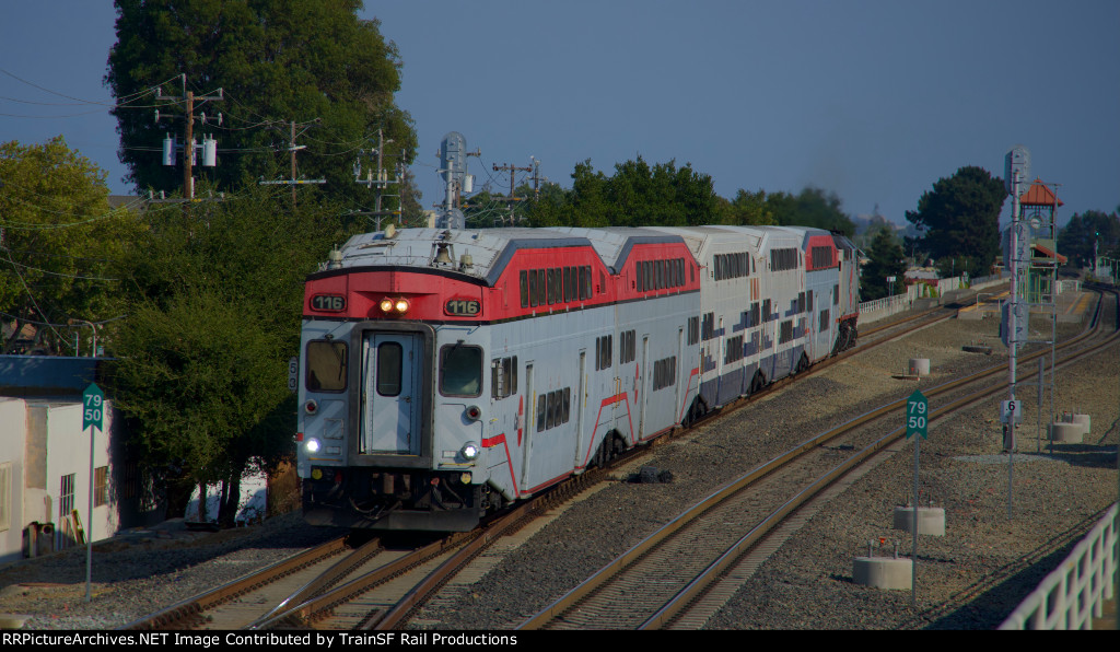 JPBX 116 Leads a NB Caltrain